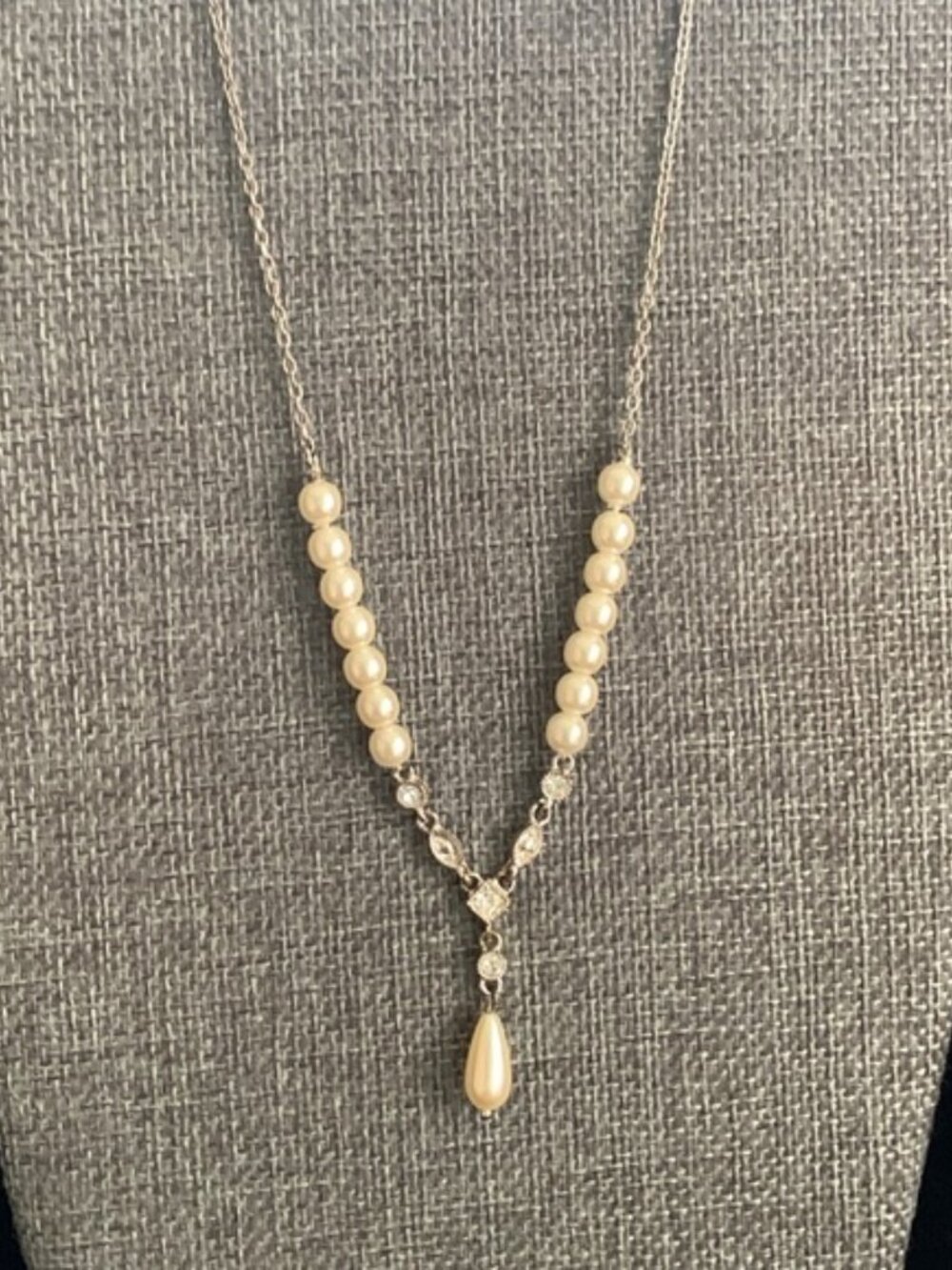 Two faux pearl necklaces - 1 vint goldtone floral 13” & 1 silvertone modern 18” - Picture 2 of 8